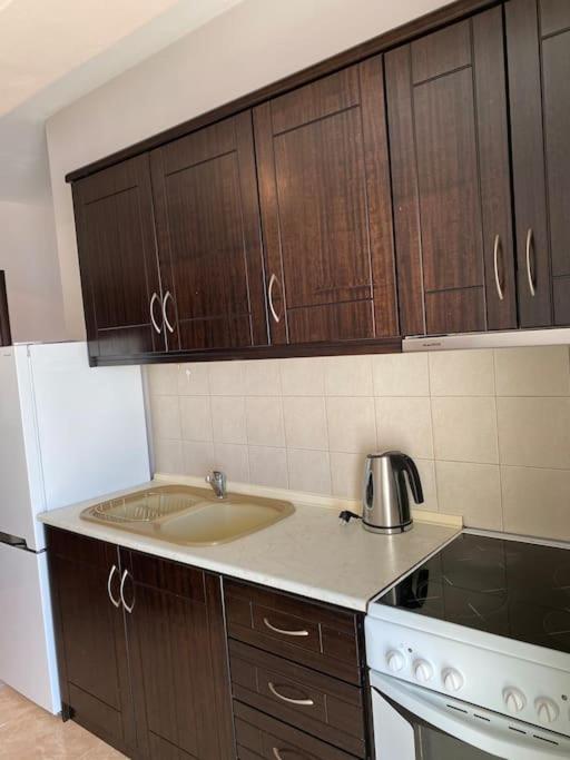 Raise Mirivili Serviced Apartment 亚历山德鲁波利斯 外观 照片